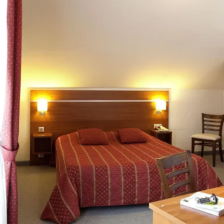 Отель Logis Hotel-restaurant De La Poste 2*