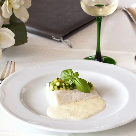 Logis Hotel-restaurant De La Poste 2*