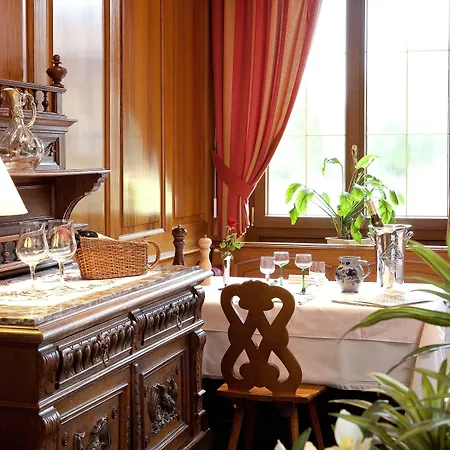 Logis Hotel-restaurant De La Poste 2*