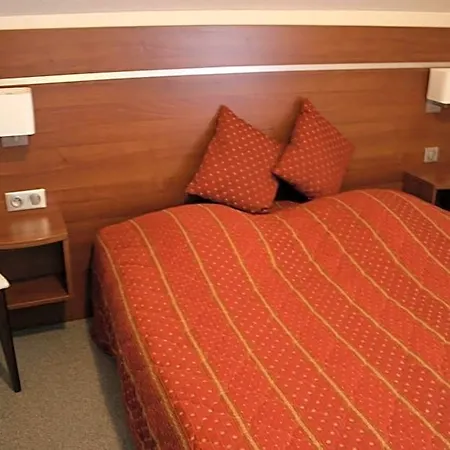 Отель Logis Hotel-restaurant De La Poste Урматт