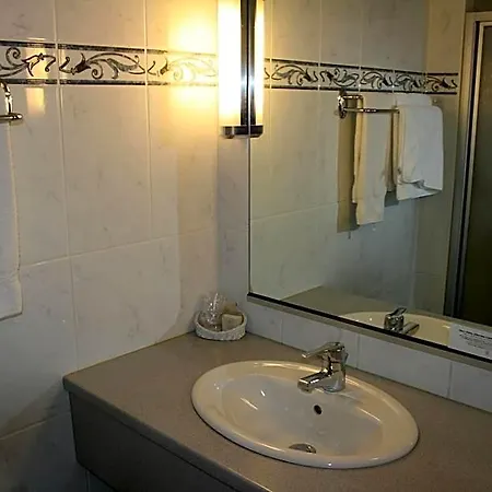 Logis Hotel-restaurant De La Poste Отель 2*