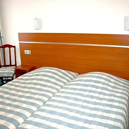 Отель Logis Hotel-restaurant De La Poste