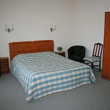 Logis Hotel-restaurant De La Poste Отель