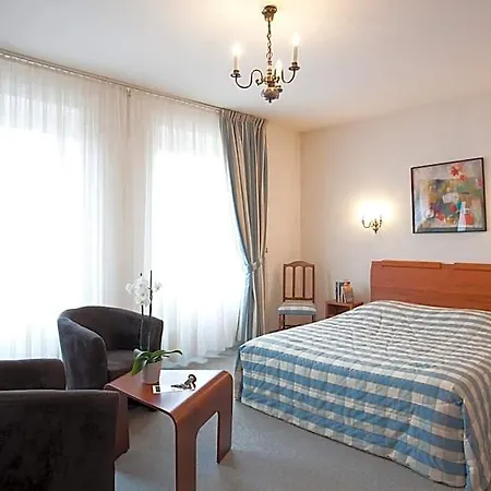 Отель Logis Hotel-restaurant De La Poste