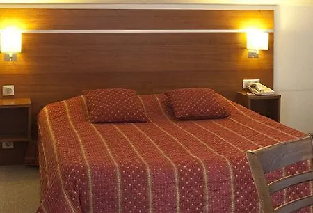 Отель Logis Hotel-restaurant De La Poste