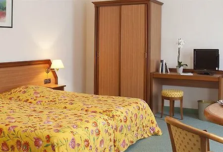 Logis Hotel-restaurant De La Poste Урматт
