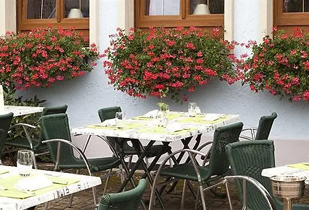 Отель Logis Hotel-restaurant De La Poste