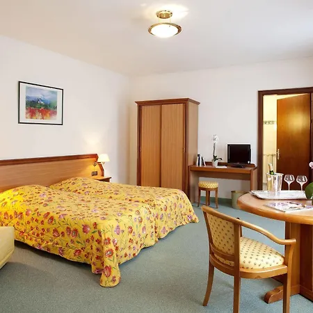 Logis Hotel-restaurant De La Poste فندق Urmatt