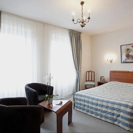 Logis Hotel-restaurant De La Poste Отель