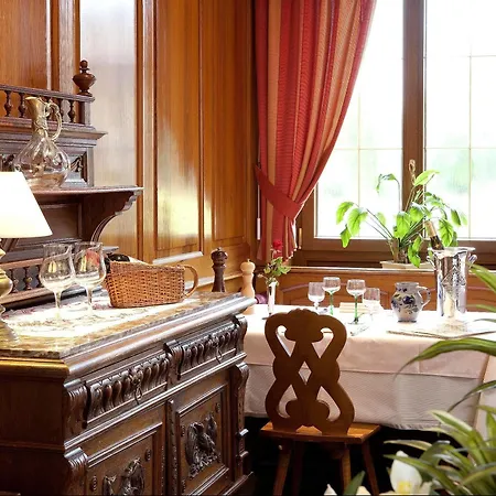 Отель Logis Hotel-restaurant De La Poste 2*