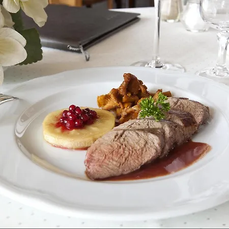 Отель Logis Hotel-restaurant De La Poste 2*