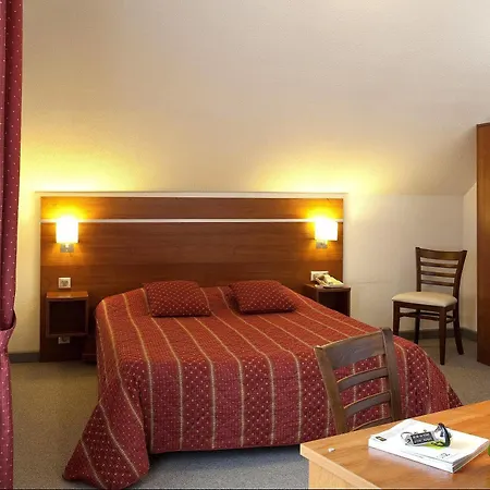 Отель Logis Hotel-restaurant De La Poste