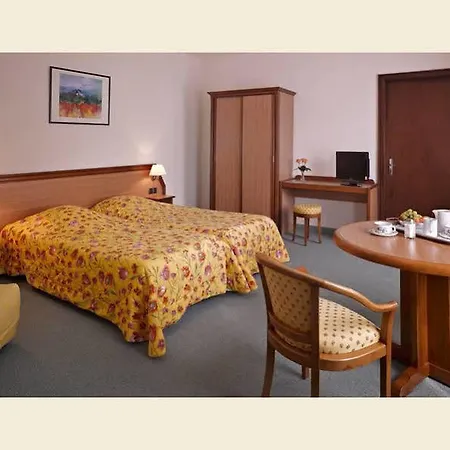 Logis Hotel-restaurant De La Poste