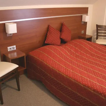 Отель Logis Hotel-restaurant De La Poste