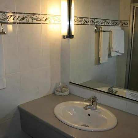 Logis Hotel-restaurant De La Poste 2*